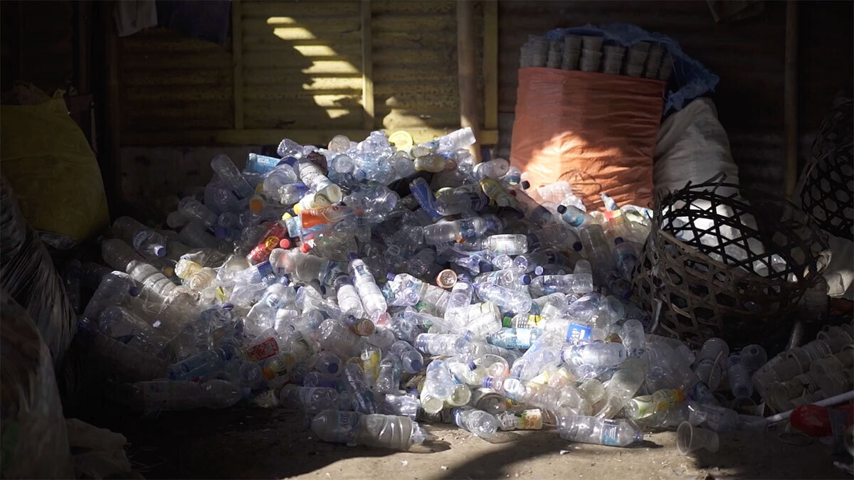 回収されたプラスチックの山